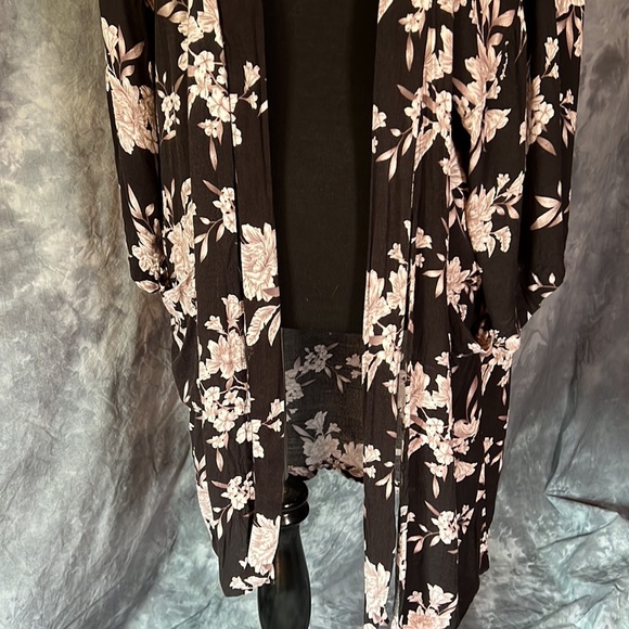 Spiritual Gangster Maya Floral Print Kimono, black and white, sz. OS - Picture 3 of 16